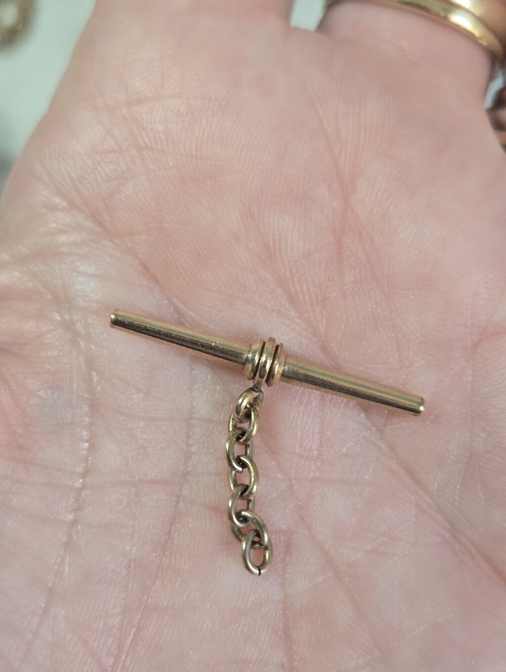 Victorian Gold Ford T-Bar with Chain